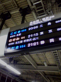 �j��