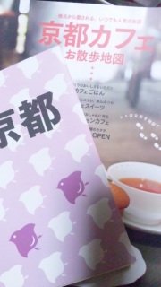 �j��
